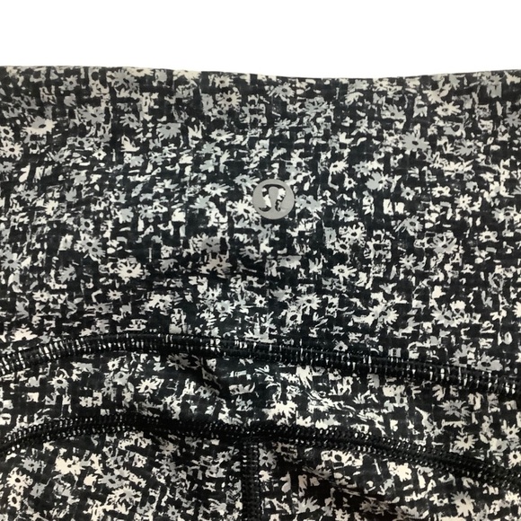 Lululemon Sole Training 7/8 Tight Daisy Dust Alpine White Black / Black Sz 6 - Picture 6 of 10